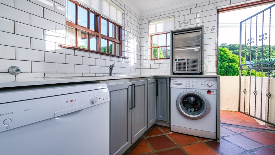 6 Bedroom Property for Sale in Kingfisher Creek Western Cape